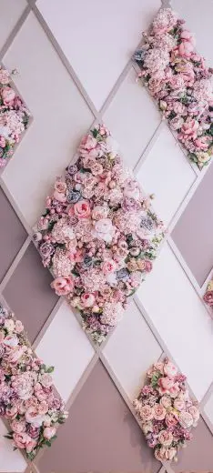 濃淡のあるピンクのバラがお洒落なスタジオ