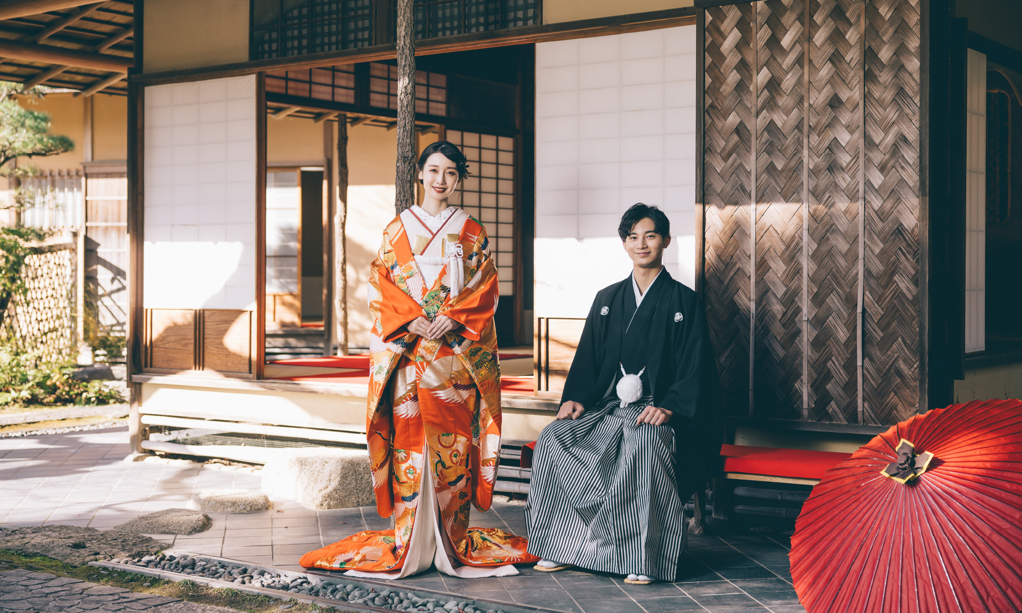 友泉亭で撮影する伝統的な和装ロケーションフォト