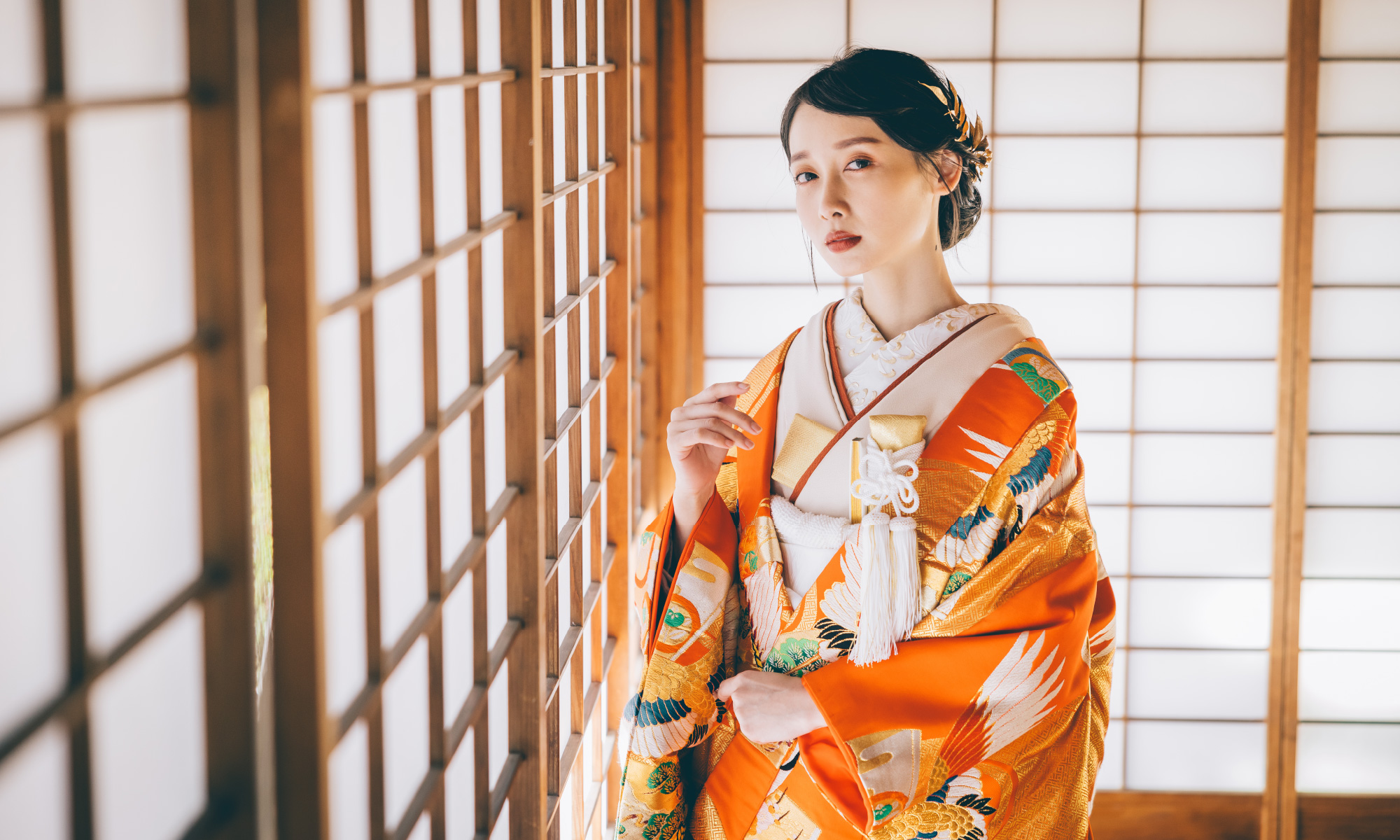 友泉亭で撮影する伝統的な和装ロケーションフォト