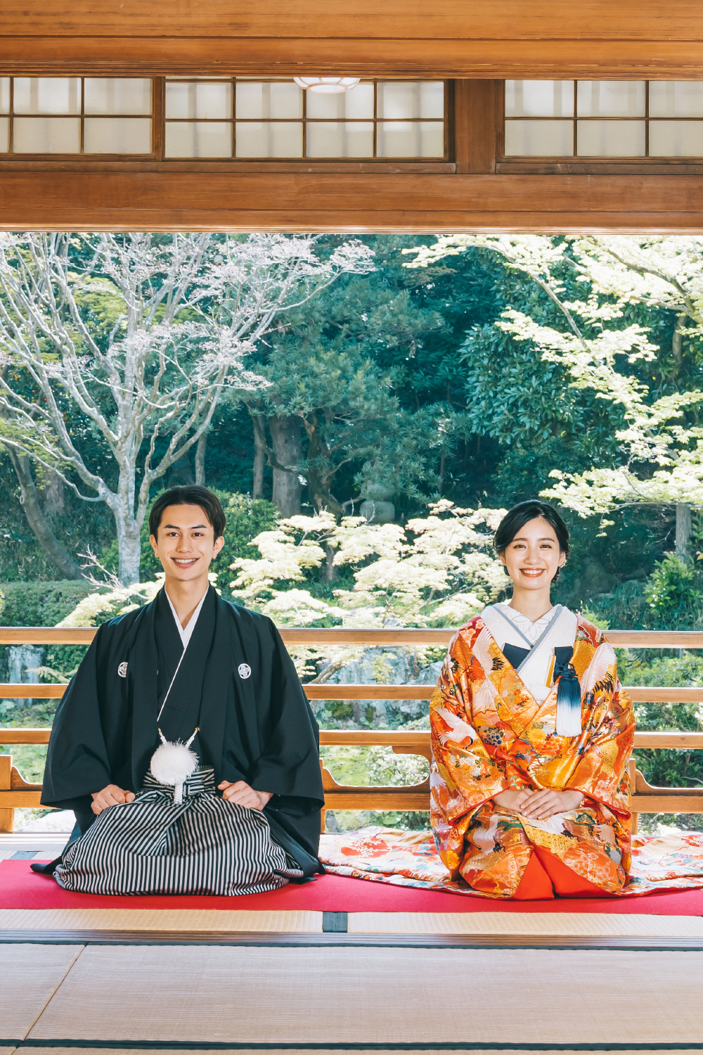友泉亭で撮影する伝統的な和装ロケーションフォト
