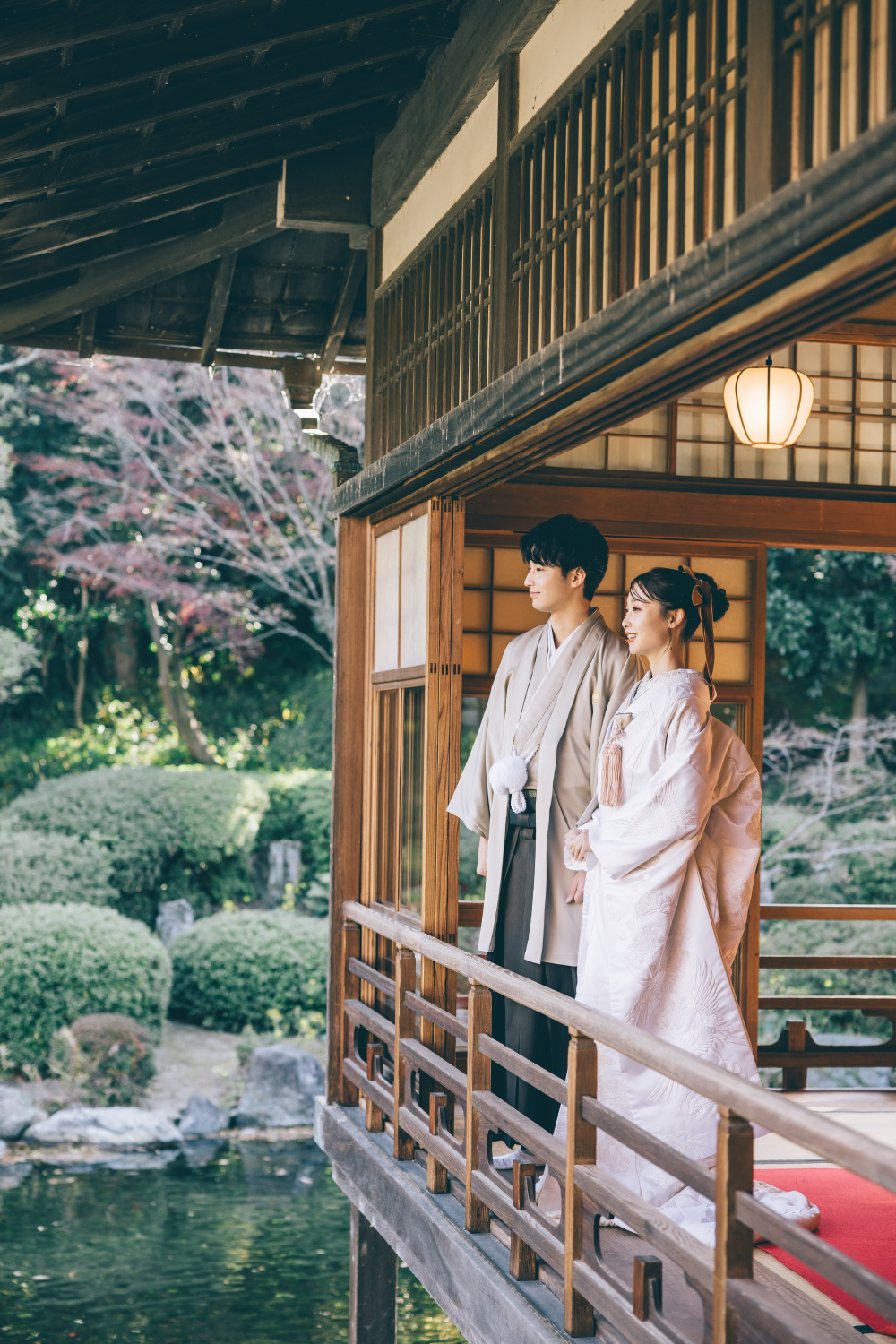 友泉亭で撮影する伝統的な和装ロケーションフォト