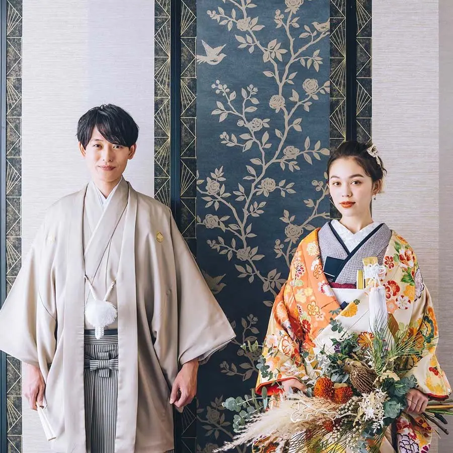 新郎様とブーケを持った新婦様の和装前撮り