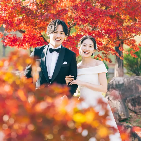 堂々とした新郎様と上品な佇まいをした新婦様の和装前撮り