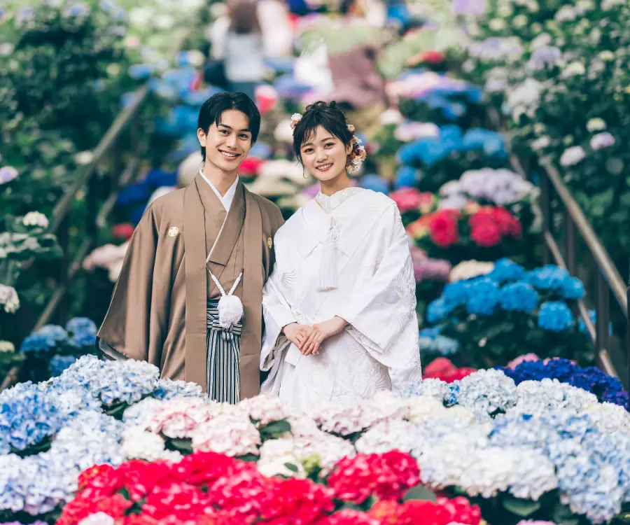 顎に手を当ててアンニュイな表情をする新婦様様のソロショット