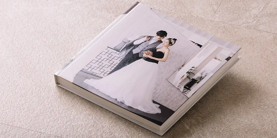 デザインされた正方形のアルバム