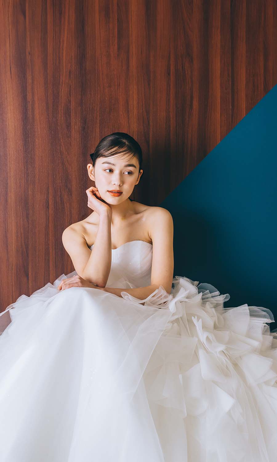                     アンニュイな表情をして