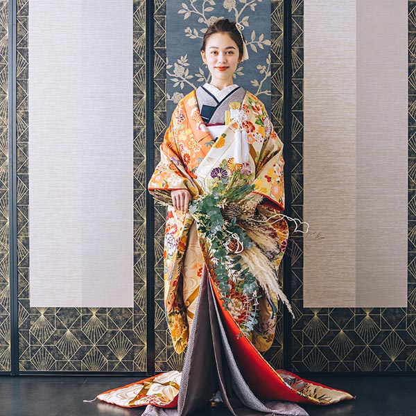                     愛嬌のある笑顔をした新婦様の和装ソロショット