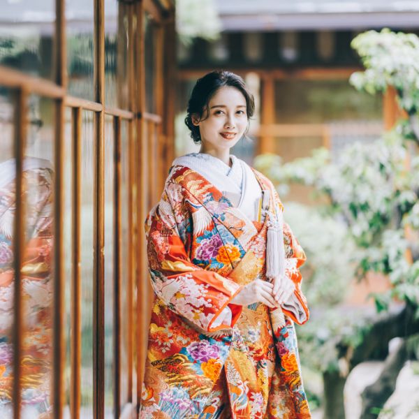 こちらを見つめる新婦様ソロショット