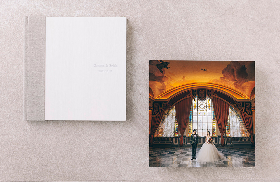 デザインされた正方形のアルバム