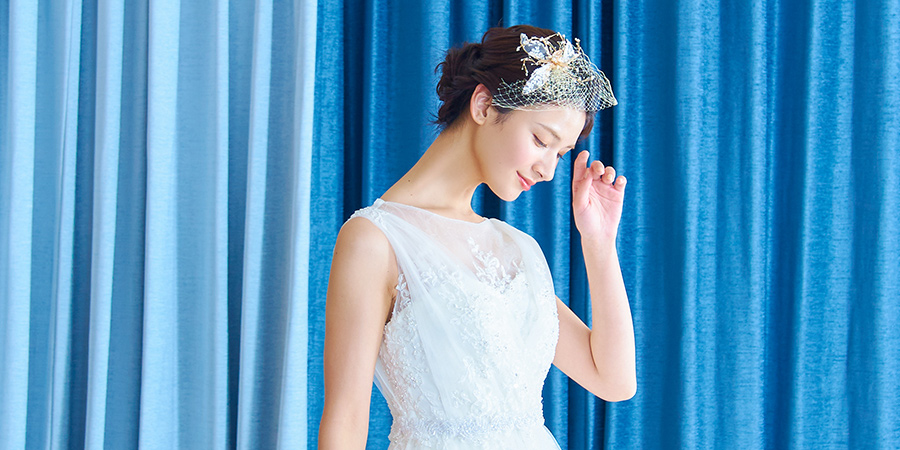 伝統的な和室で凛々しい表情をした新婦様