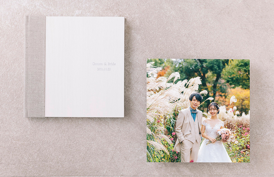 デザインされた正方形のアルバム