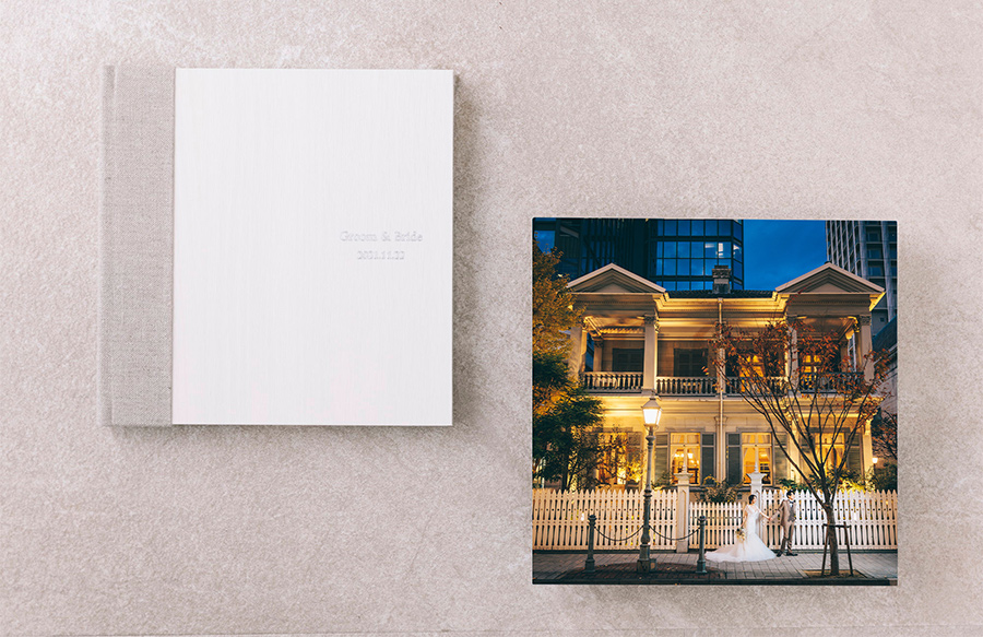 デザインされた正方形のアルバム