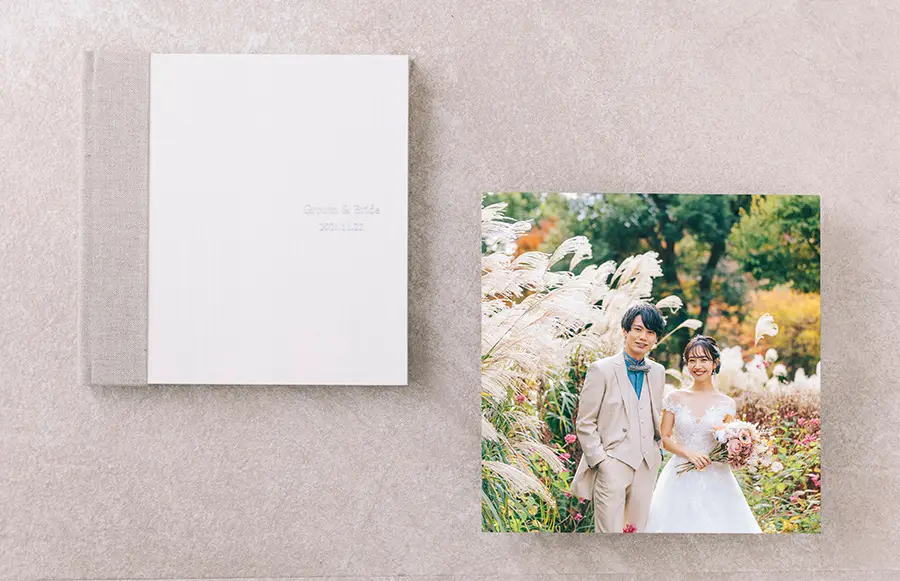 デザインされた正方形のアルバム