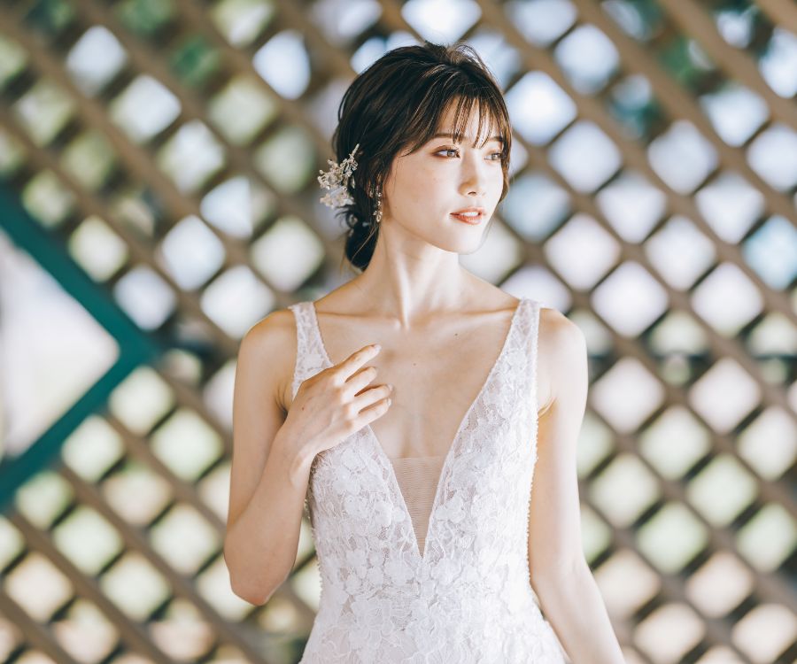 アンニュイな表情をした新婦様のソロショット