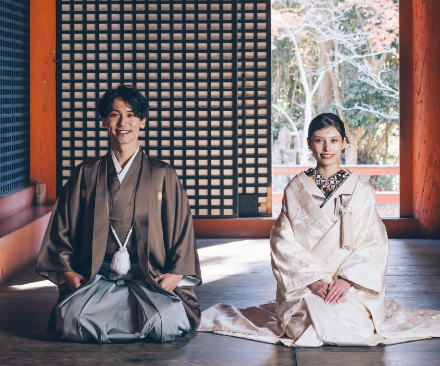 手を繋ぐ新郎新婦様のお手元ショット