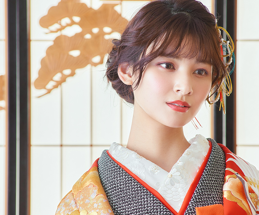           伝統的な和室でアンニュイな表情をする新婦様のアップショット          