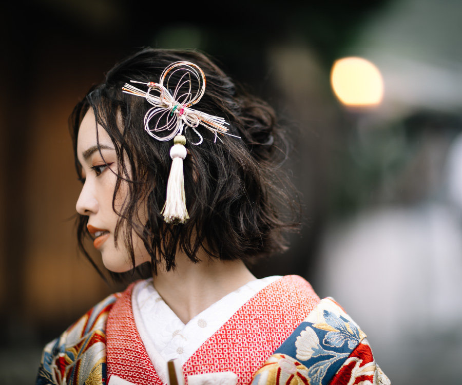 アンニュイな表情をした新婦様の横顔ショット