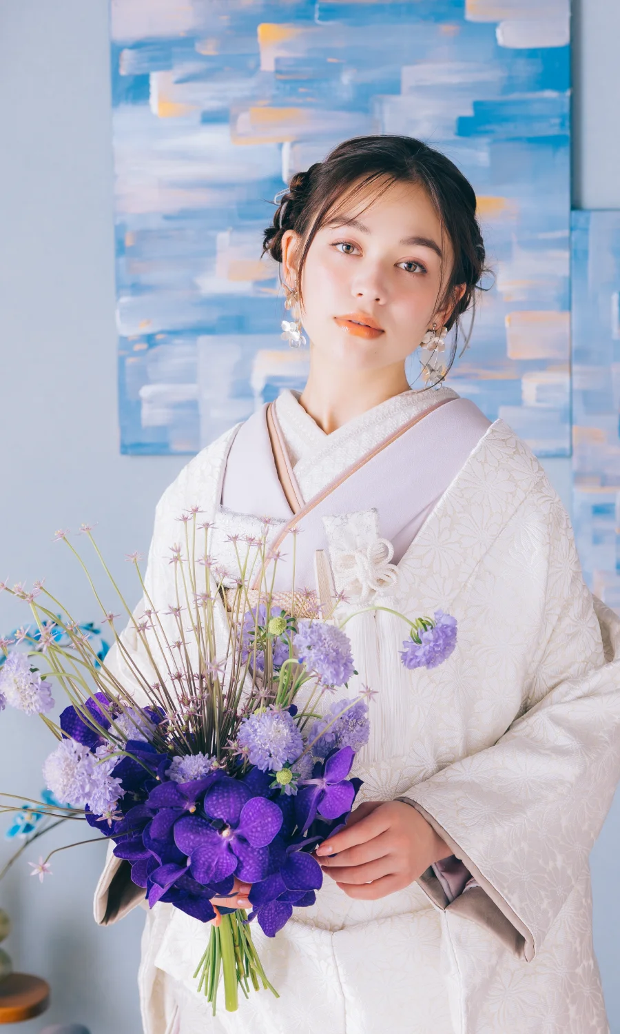 打掛に馴染んだ花束を持つ新婦様の和装前撮り