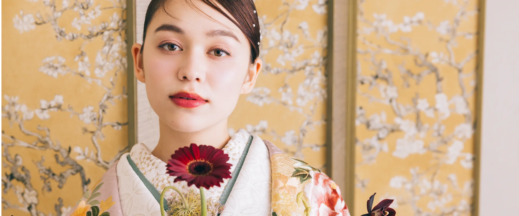 伝統美を感じるスタジオで撮る新郎新婦様の結婚写真