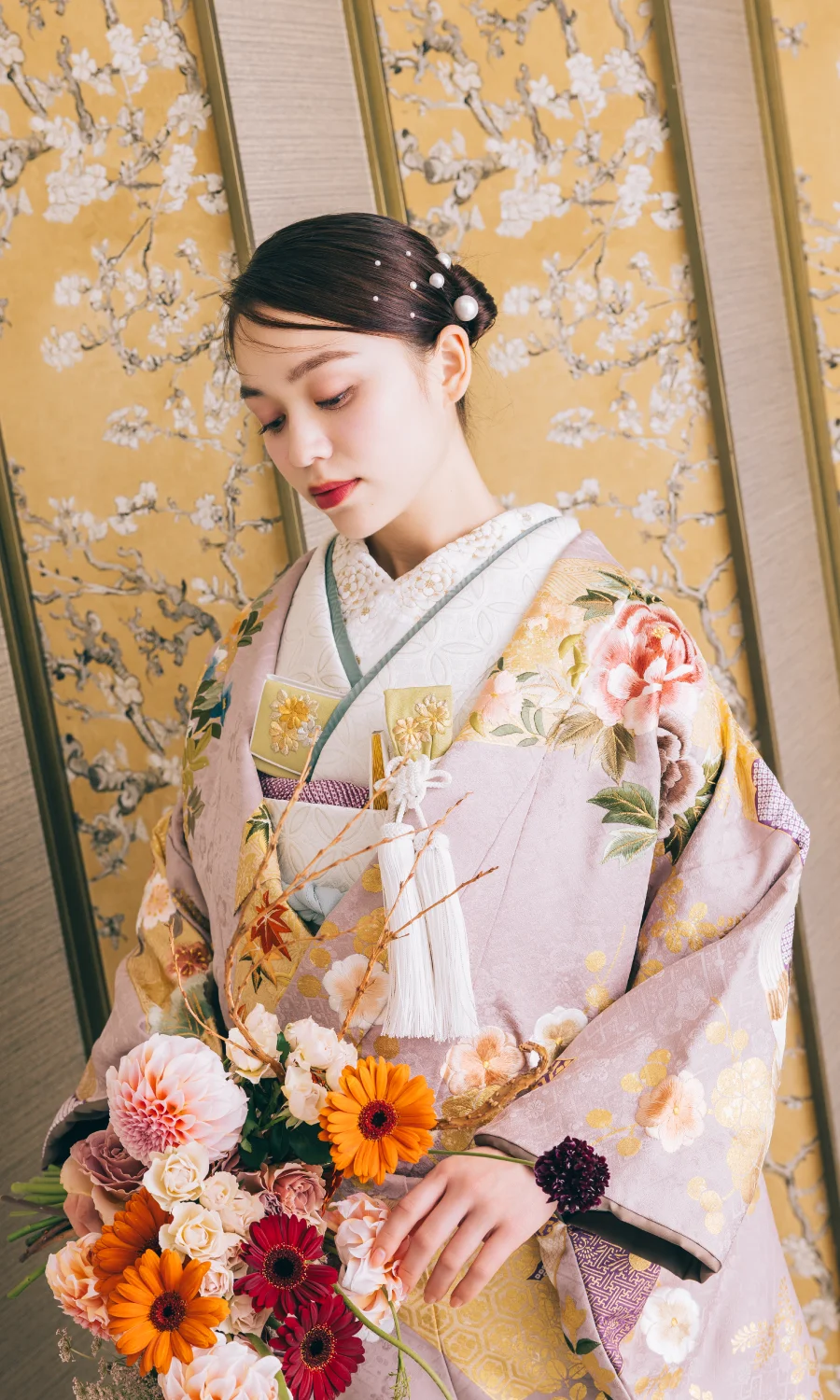 凛とした表情の新婦様のウェディングフォト