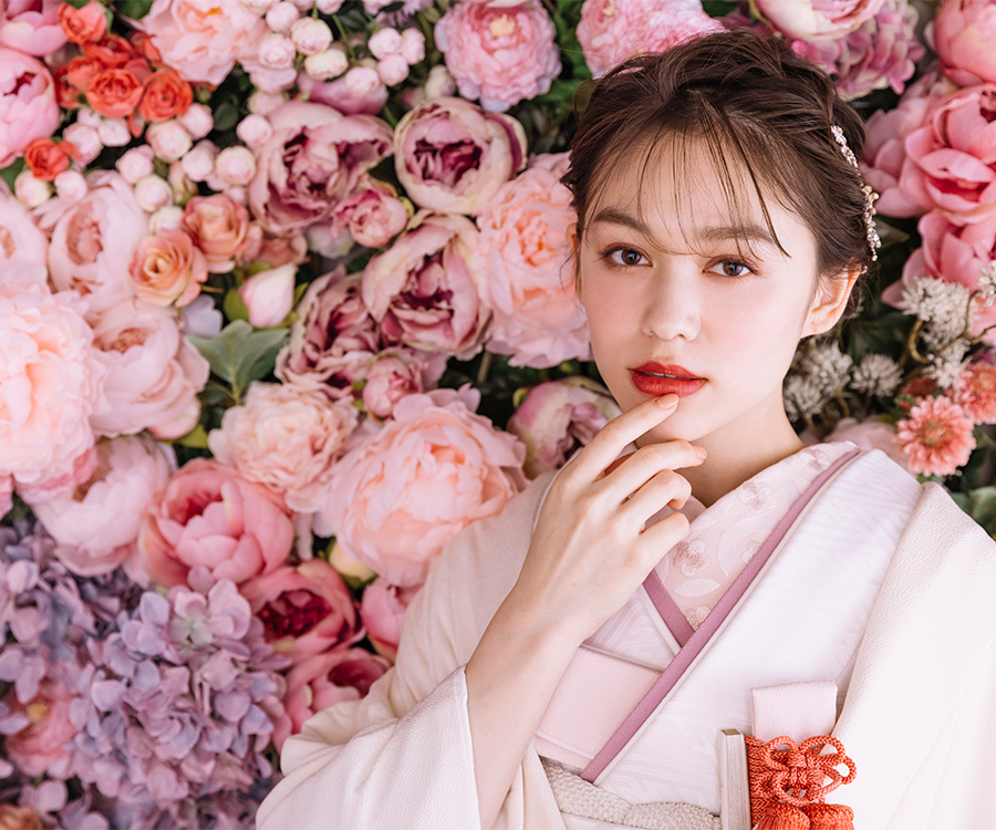 唇に触れる新婦様の和装前撮り