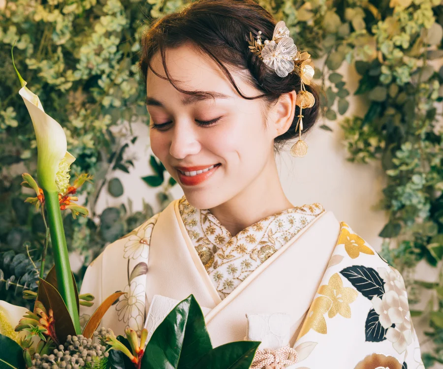 赤レンガとドライフラワーの調和が美しい写真