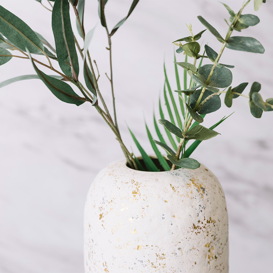 生命力あふれる壺花の写真