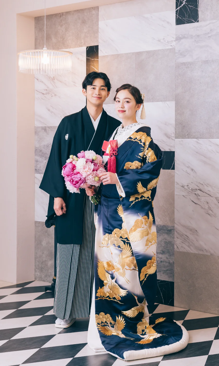 こちらを見て微笑む新婦様の和装前撮り