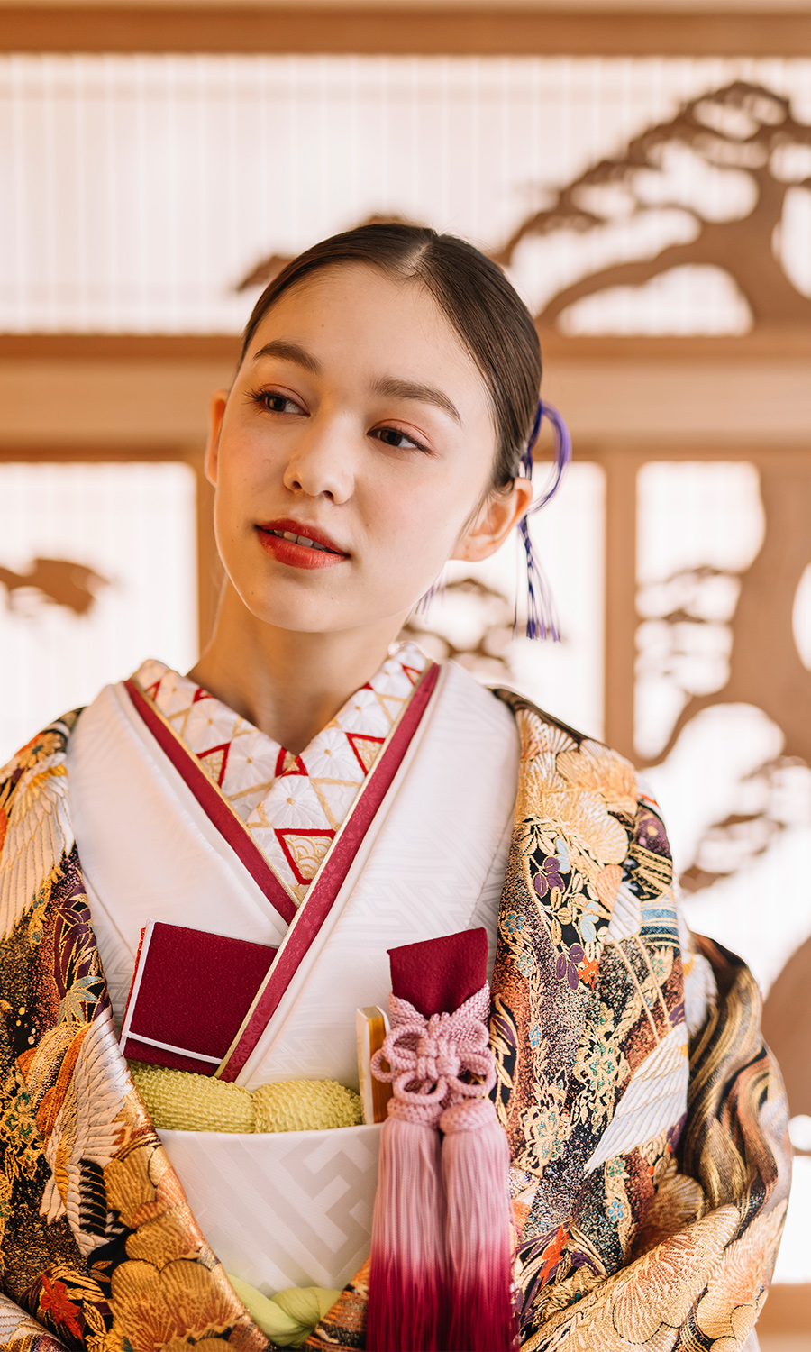 遠くを見つめる儚げな新婦様の和装前撮り