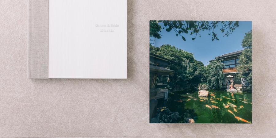 デザインされた正方形のアルバム