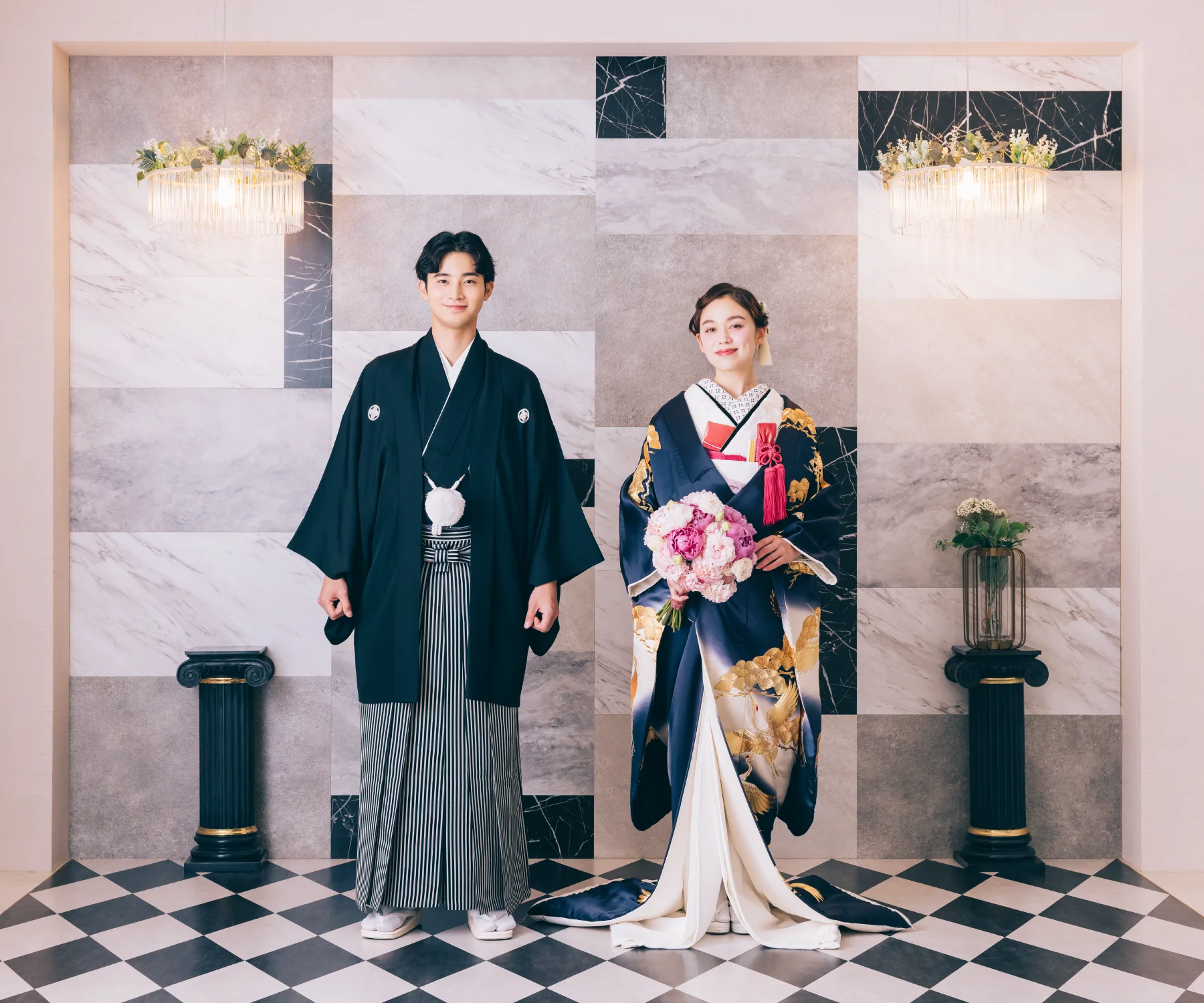 ウェディングドレスを着てアンニュイな表情をする新婦様のウェディングフォト                    