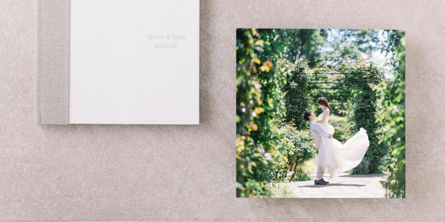 デザインされた正方形のアルバム