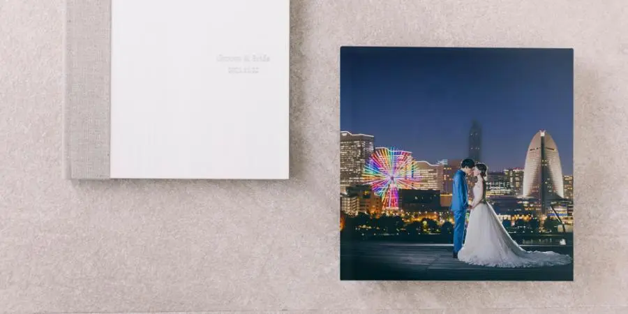 デザインされた正方形のアルバム