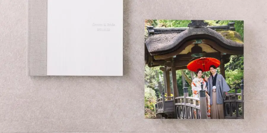 デザインされた正方形のアルバム