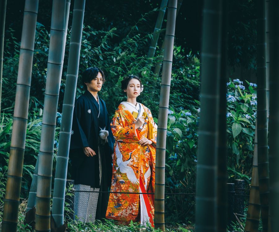 竹林の中でアンニュイな表情をする新郎新婦様の和装前撮り